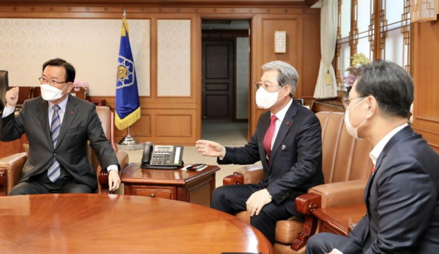 캡처 오태완 군수 국무총리면담 사진.JPG