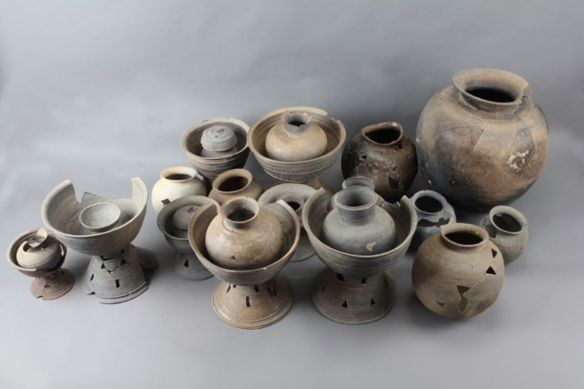 1.말이산고분군 진입로 개선공사 부지 내 발굴조사 출토유물_0207 세계유산 함안 말이산고분군에서 아라가야 토기 연구에 획기적인 유물 출토.jpg