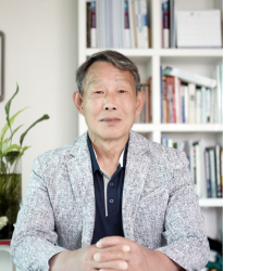 김덕근 회장 사진.png