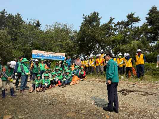 마산합포구, 바다의 날 맞이 민ㆍ관 해안변 합동 정화(마산합포구 수산산림과) (1).jpeg