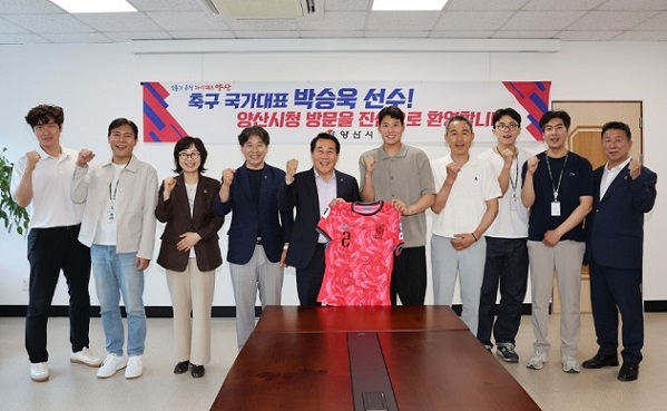축구 국가대표 박승욱 선수 방문.jpg