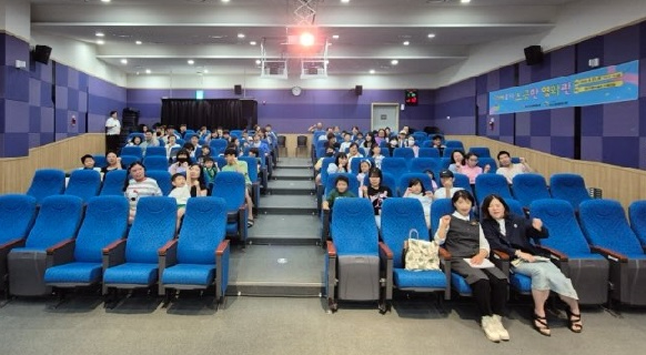 장애인 가족과 함께하는 느긋한 영화관.jpg