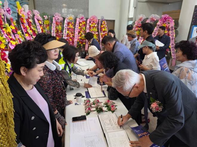 주종섭 출판기념.jpg