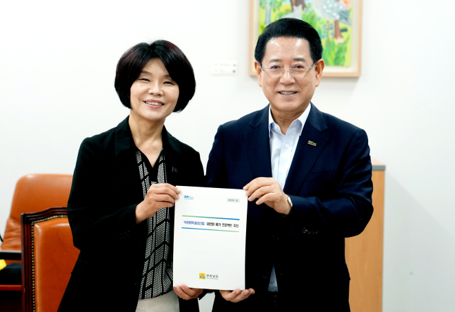 김영록 전남도지사, 한정애 민주당 정책위의장 면담1.jpg