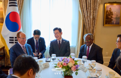 캡처 세계경제포럼 의장 접견.PNG