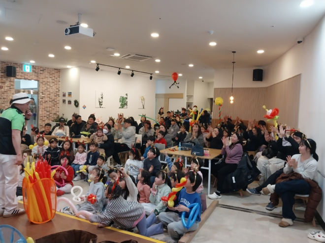 #3. 251231 보도사진(크리스마스 행사 성황리 마무리).jpg