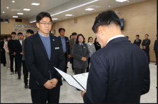 임용장 수여.PNG