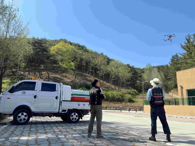 0417 함안군, 드론을 활용한 산불 예방 홍보 단속 _드론 활용 산불 예방 홍보활동 진행사진(산인면 입곡리 일원).jpg