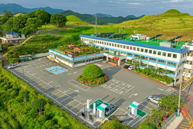 0417 함안군, 통합돌봄 대상자 전수조사 나선다_군청전경 사진.jpg