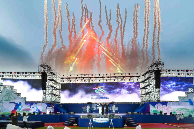 0421 제65회 경상남도민체육대회 4일간의 대회 여정 마무리_개회선언 축포 사진.jpg