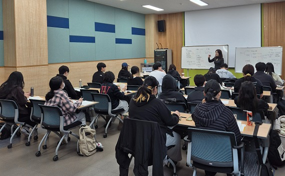 학교밖 청소년지원센터 검정고시 수업.jpg