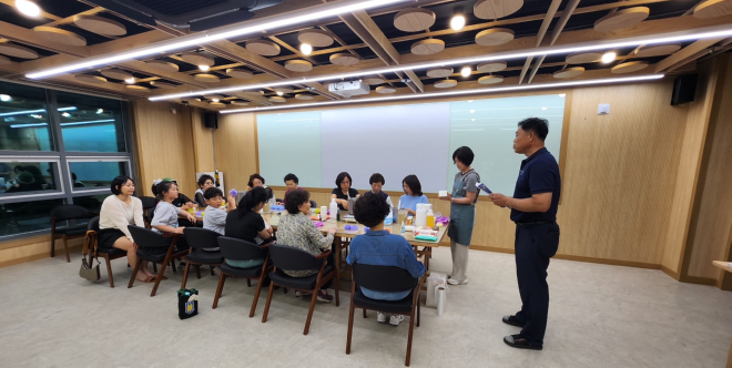 합성2동, 주민이 강사가 되는 ‘주민이 선생님! 가지가지클래스’ 운영 시작(마산회원구 합성2동) (1).JPG