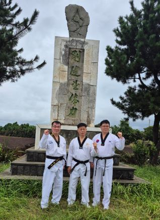 캡처 단체 사진3명.JPG