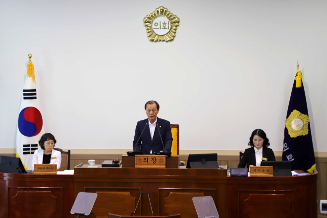 20260907 제324회 정례회 제1차 본회의_권병철 의장.JPG